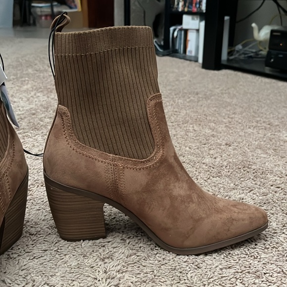 Suede Heeled ankle boots - Picture 6 of 8
